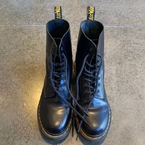 DR MARTENS